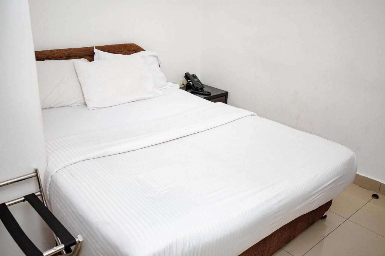 Hotel Everest RD CONGO Kinshasa Exterior foto